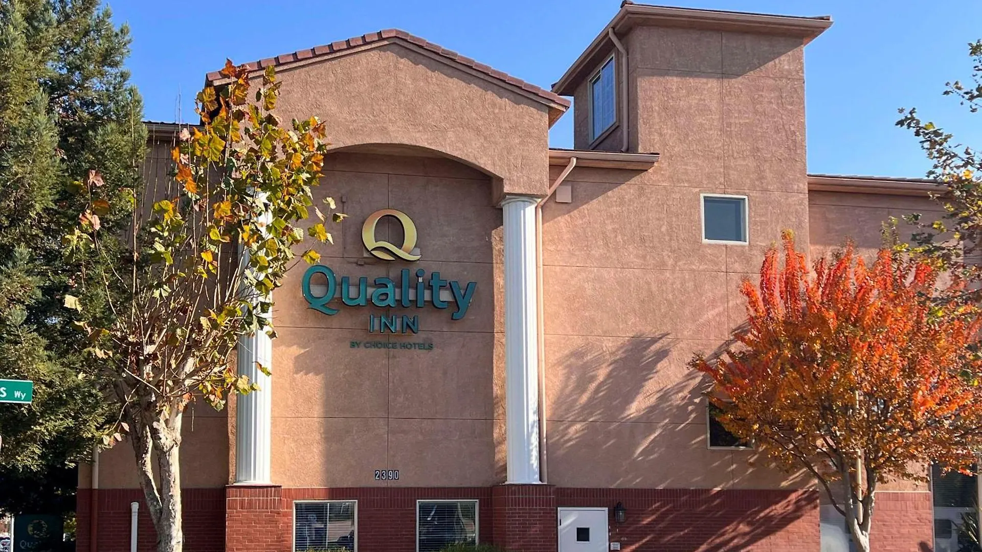 Where to Stay Near Lawrence Square: 15 Best Airport Hotels