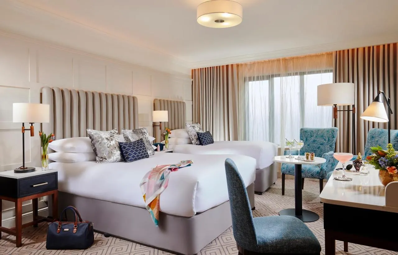 3 Central Hotels Near Westport Golf Club Worth Booking