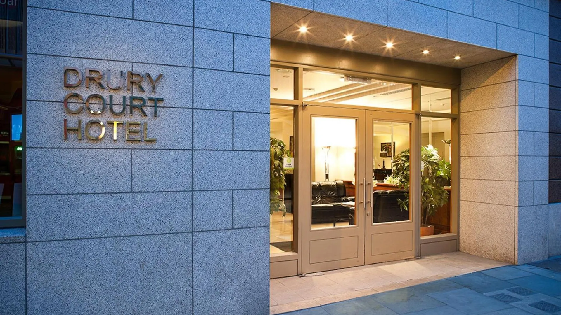 Staying in Saint Stephen's Green: 5 Romantic Hotels Compared