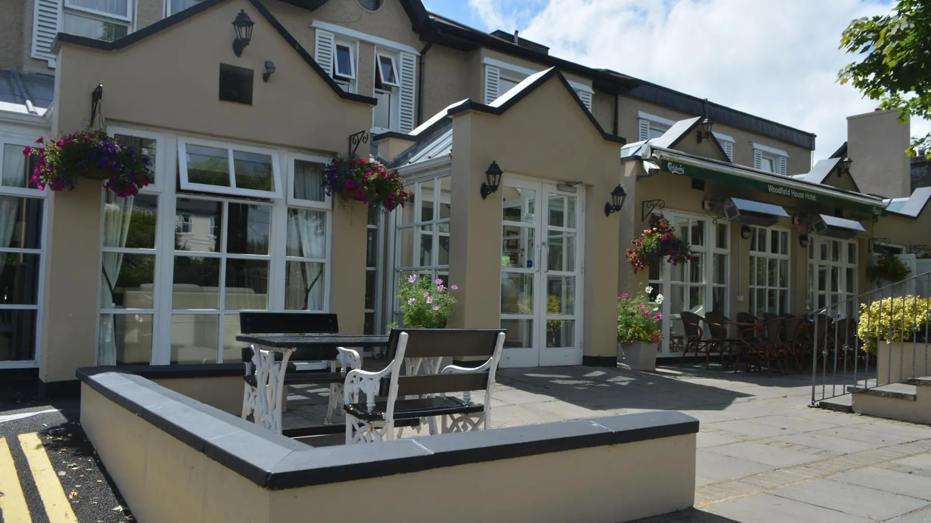Staying Near St. Mary's Cathedral: 5 Family Hotels Compared