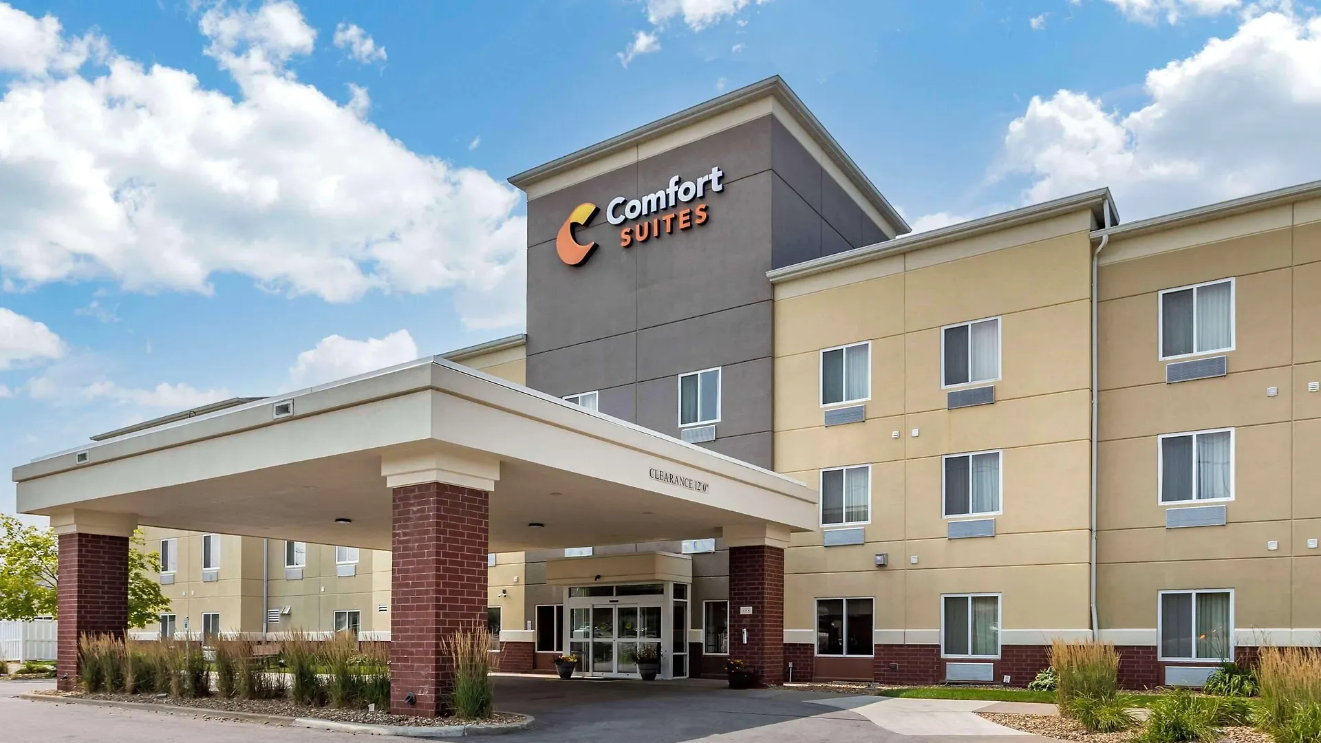 4 Business Hotels Close to Iowa Children's Museum, Coralville
