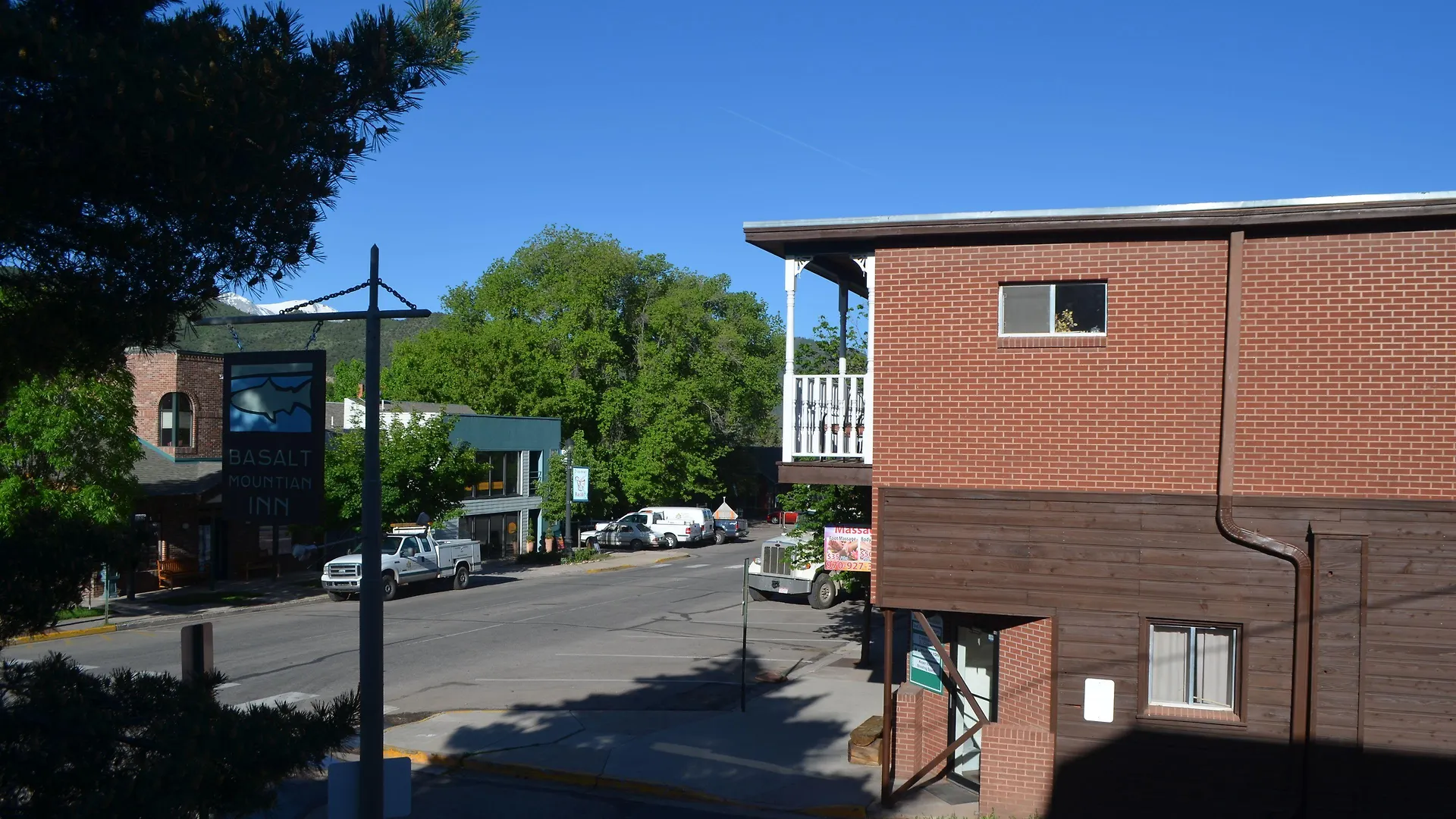 Where to Stay in Aspen-Snowmass: 4 Best Budget Hotels