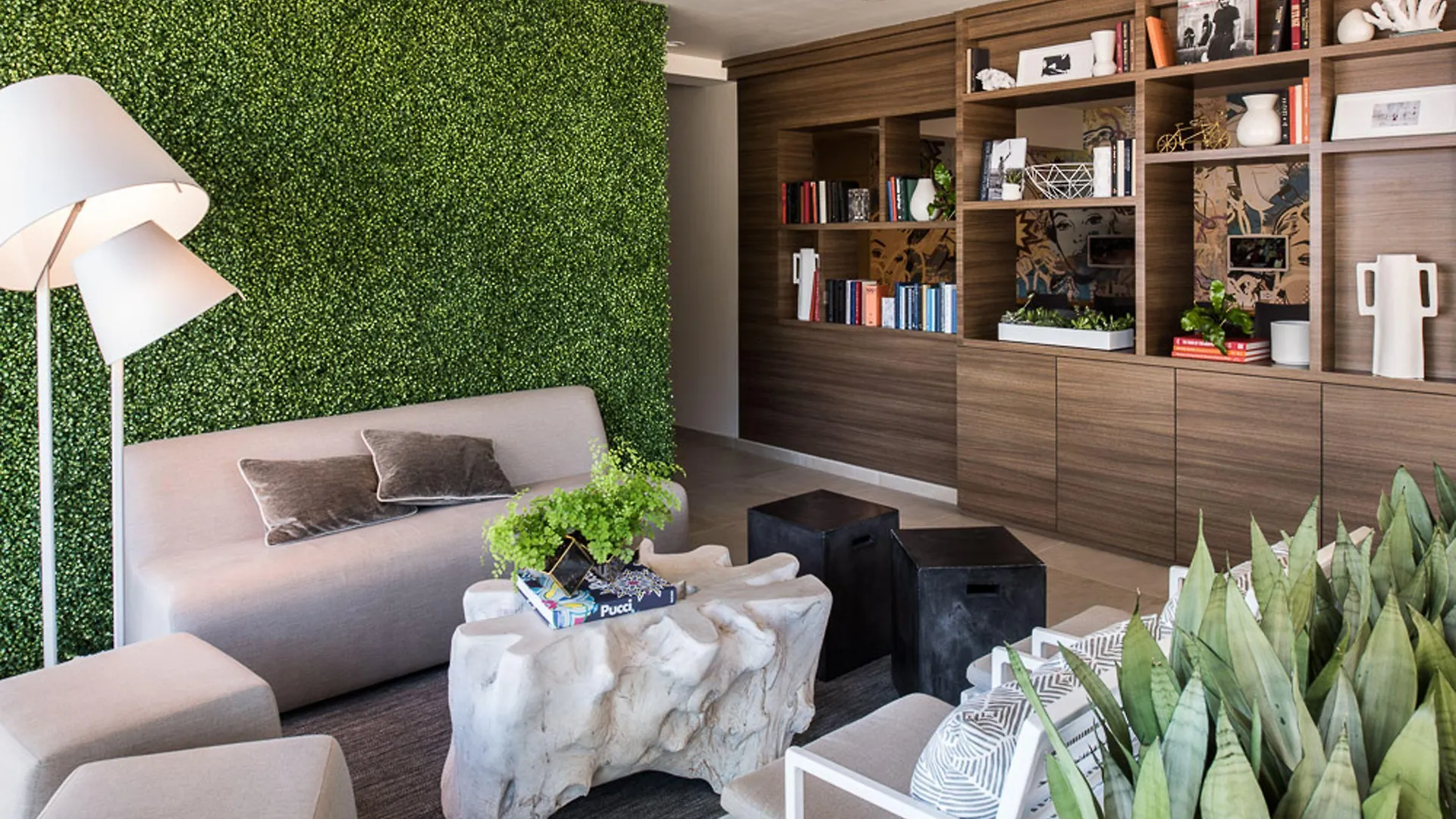 2 Family-Friendly Hotels Near Tidelands Park for Easy Bay Access
