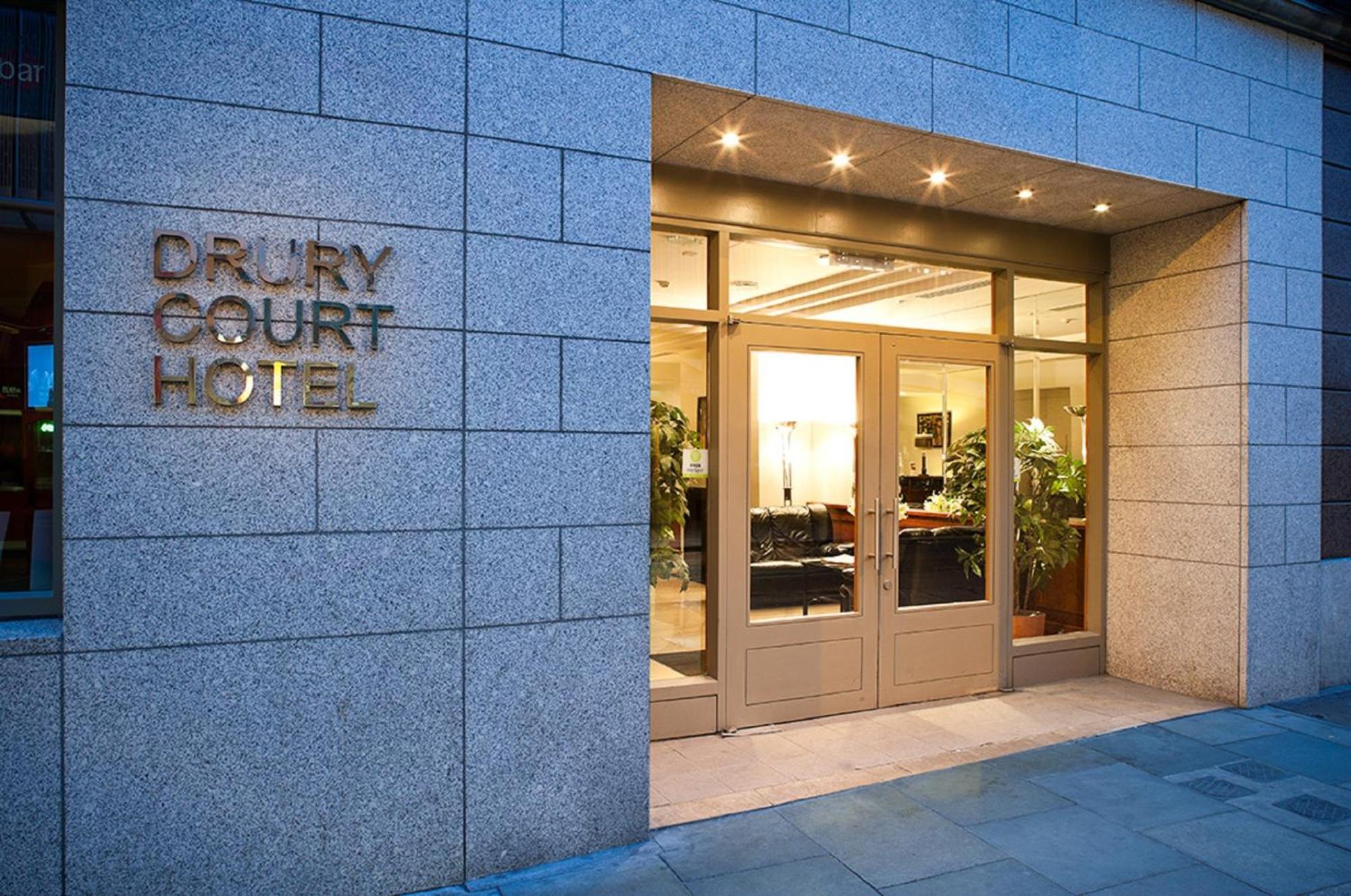 Staying in Saint Stephen's Green: 5 Romantic Hotels Compared