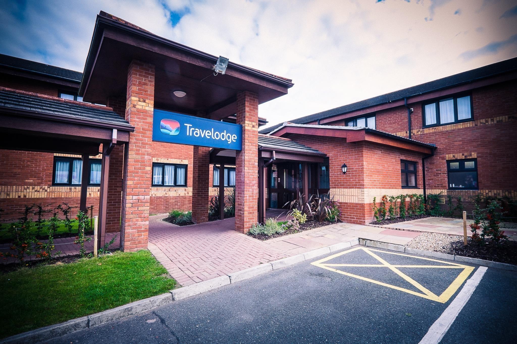 Staying Near Williamstown Golf Club: 4 Airport Hotels Compared