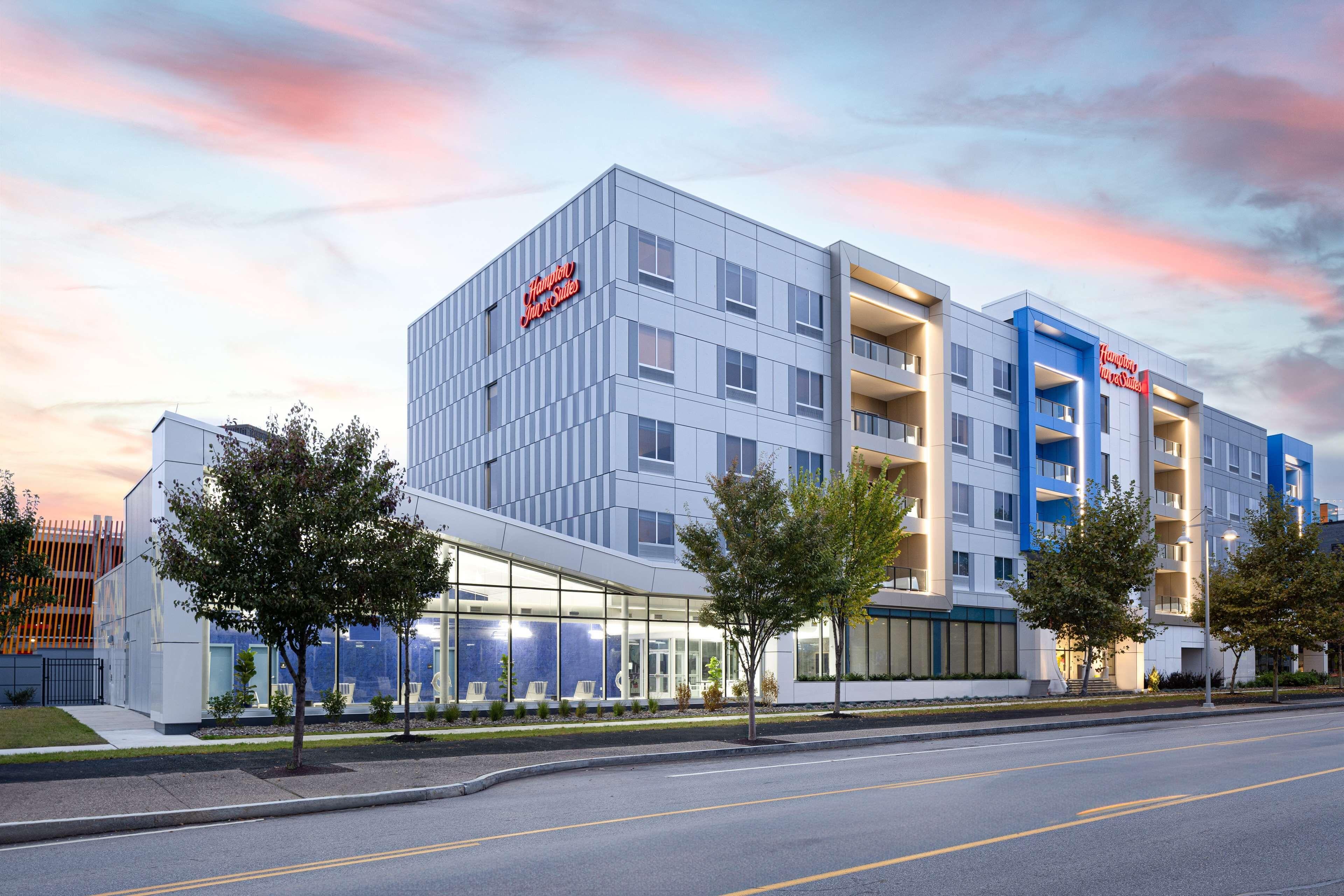 8 Airport Hotels Close to Rochester Riverside Convention Center