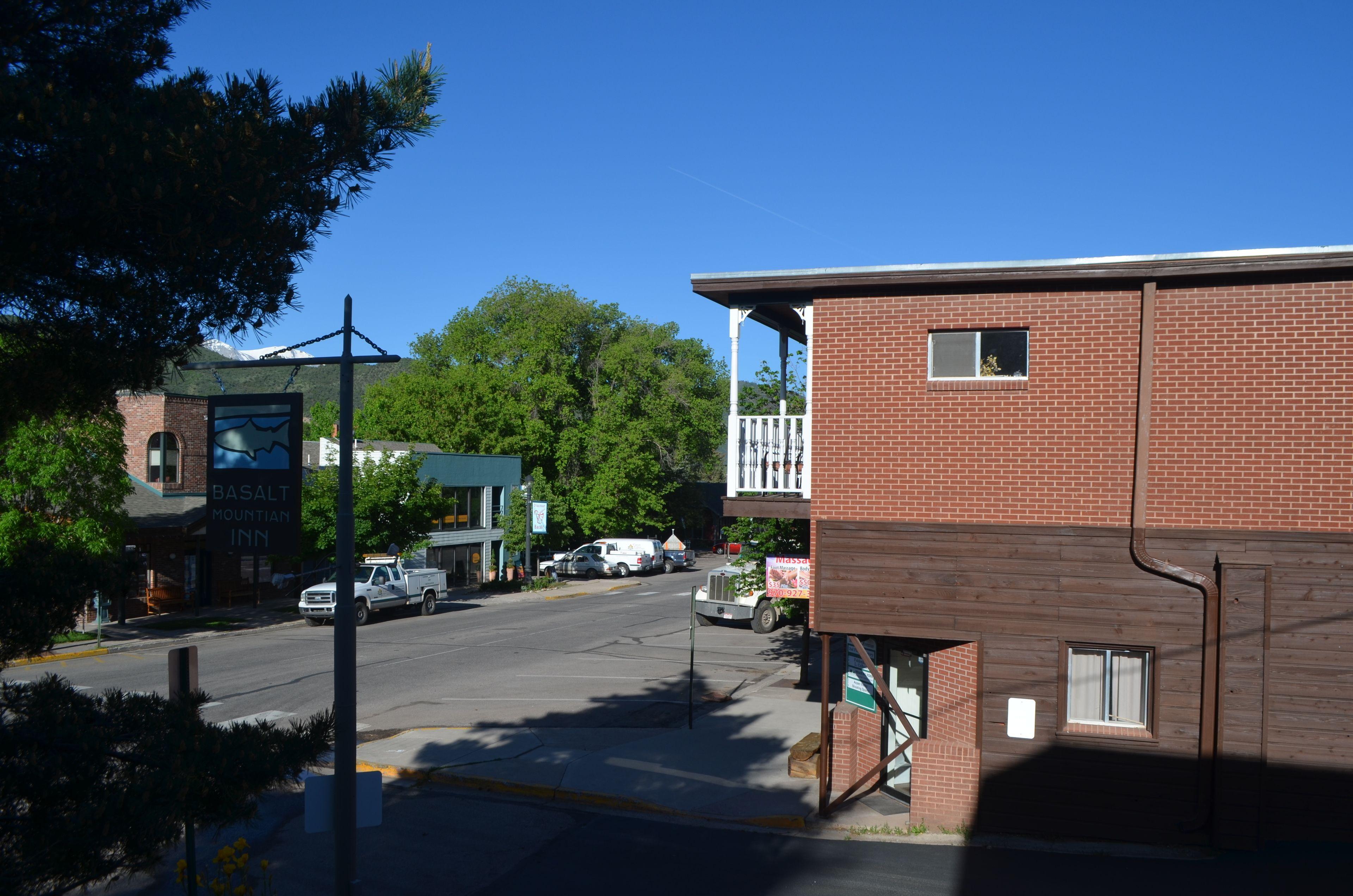 Where to Stay in Aspen-Snowmass: 4 Best Budget Hotels