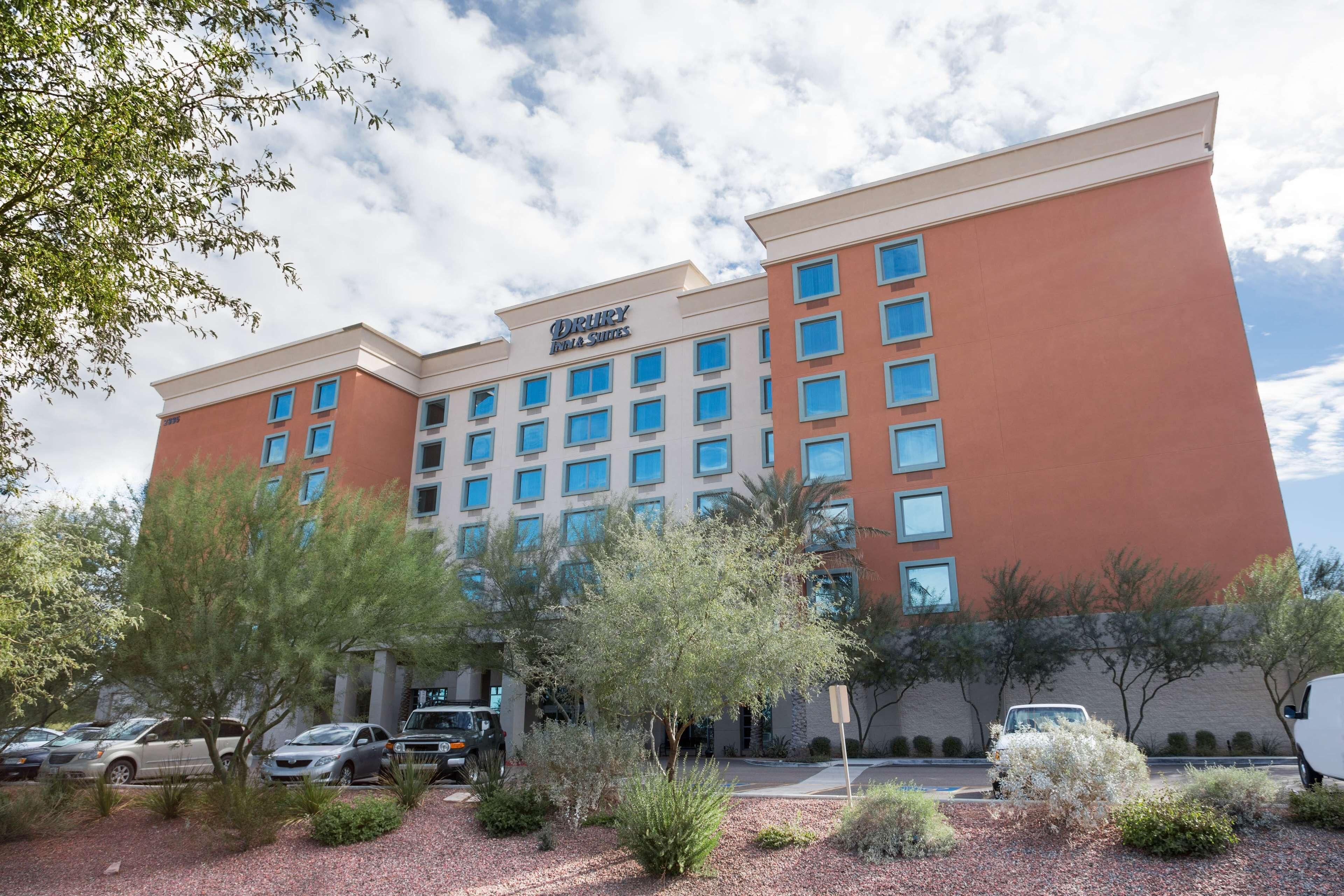 Where to Stay Near Reach 11: 4 Business Hotels in Phoenix