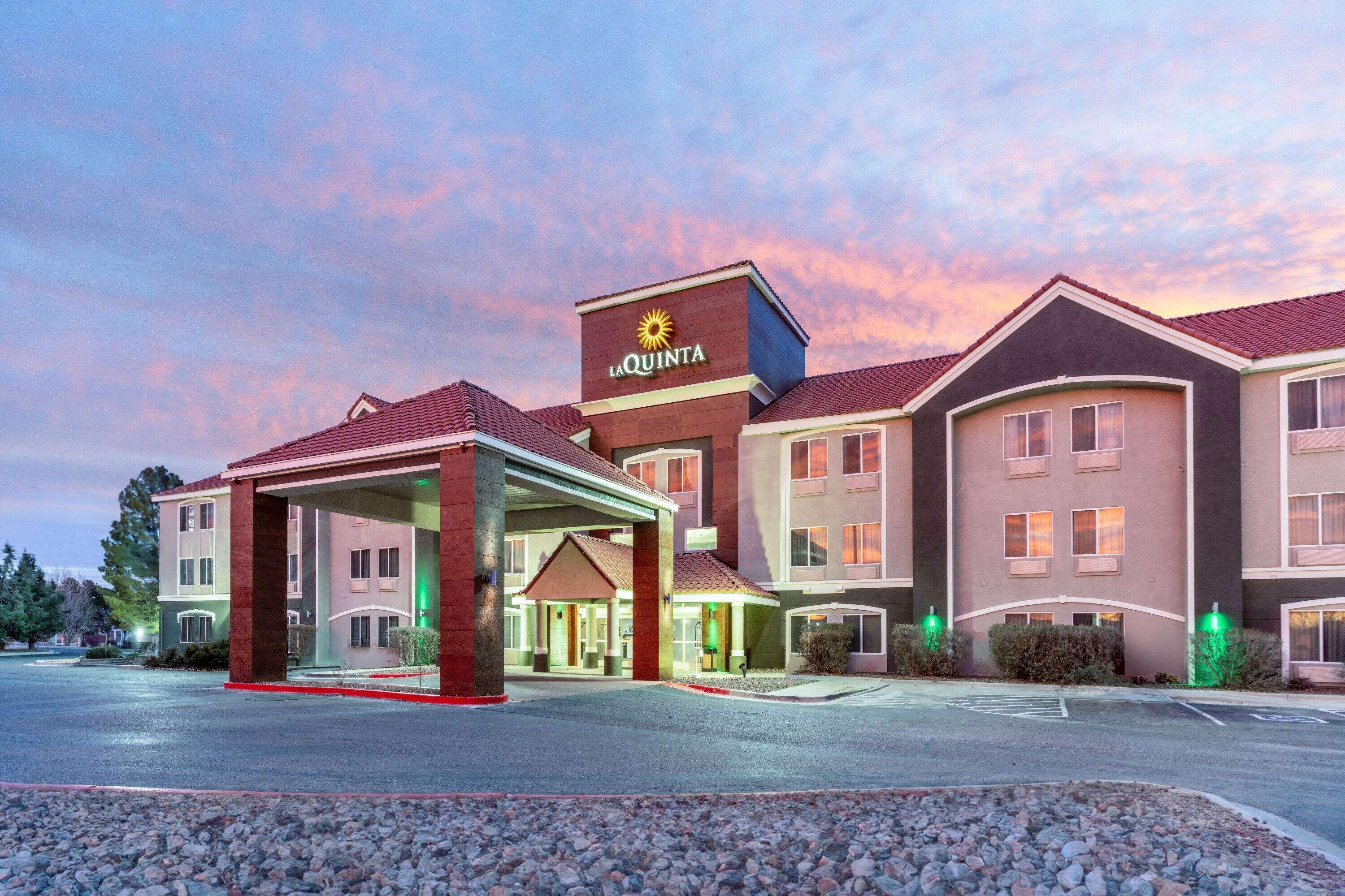 5 Highly Rated Hotels Close to International UFO Museum Roswell
